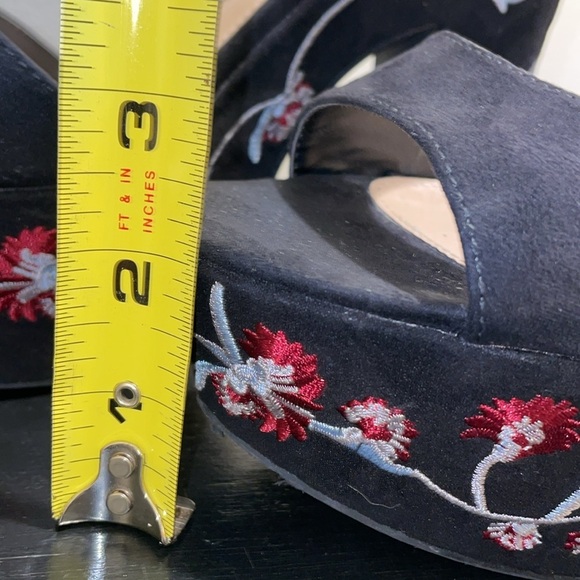 JustFab Lawren High Heel Sandals. Size 8. Chunky heel. Floral design. - Picture 13 of 14